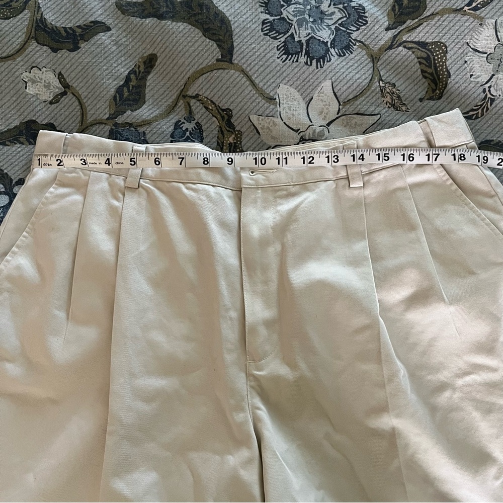 L.L. Bean Men’s Cream Khaki Comfort Waist Chino Shorts, Size 38 - Picture 7 of 9